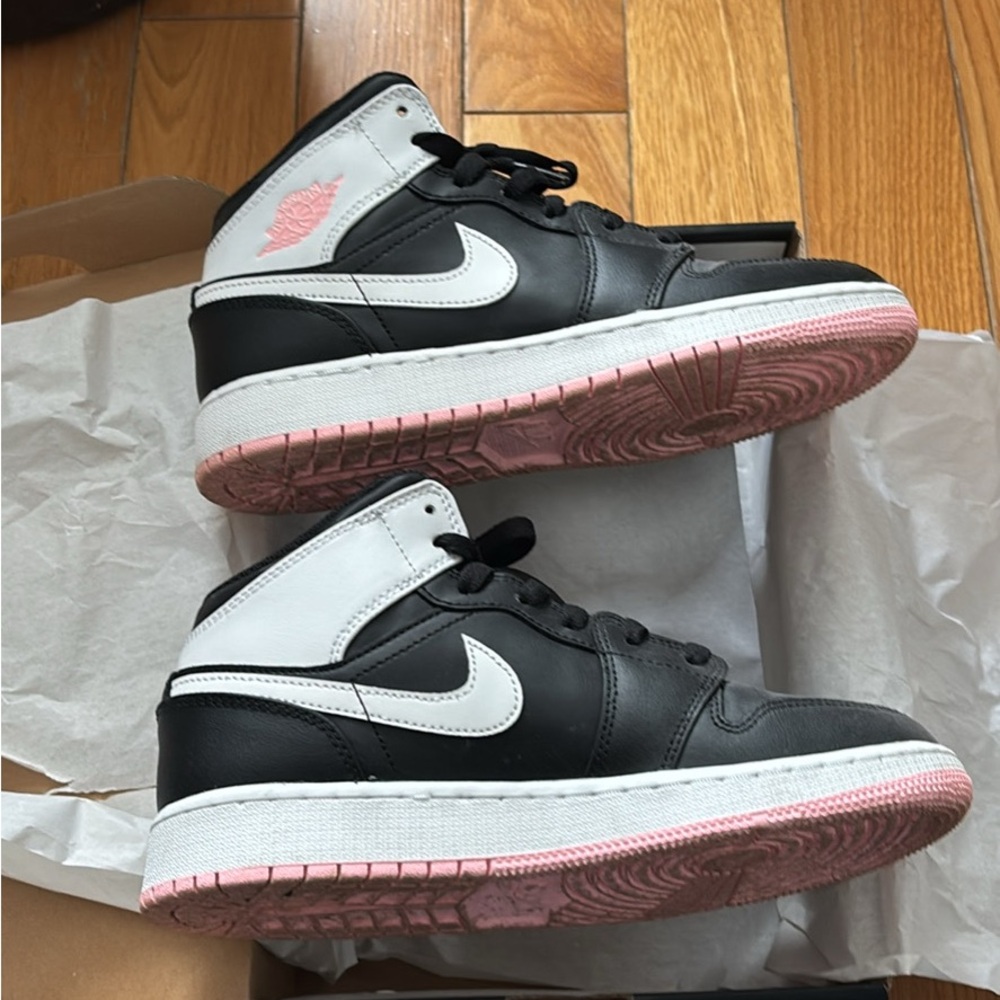 Jordan 1’s Mid, Arctic Punch